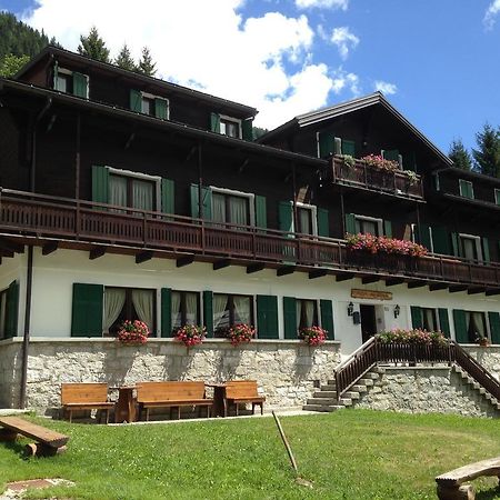 مبيت وإفطار ماكوجناجا Casa Alpina Don Guanella المظهر الخارجي الصورة