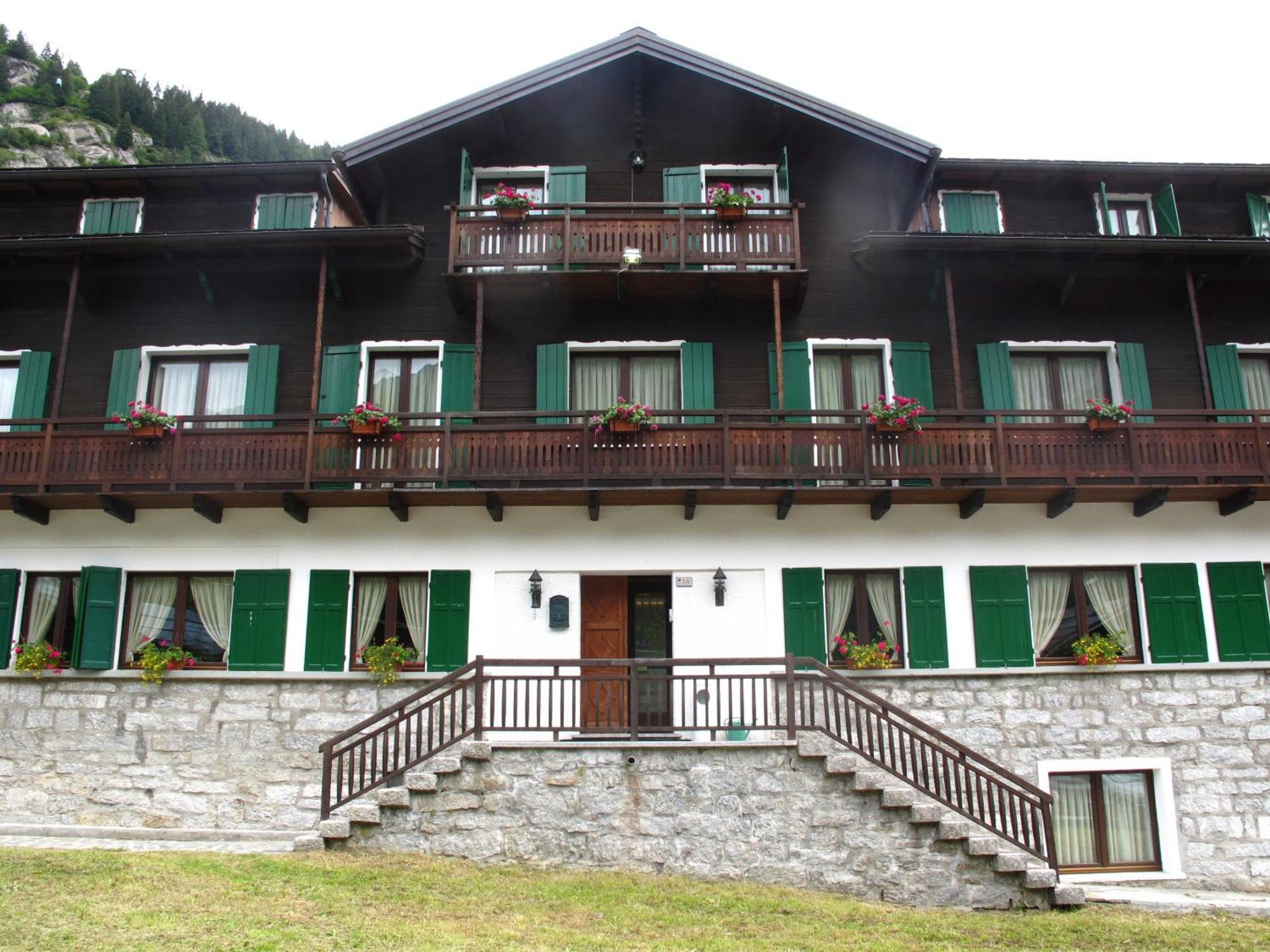 مبيت وإفطار ماكوجناجا Casa Alpina Don Guanella المظهر الخارجي الصورة
